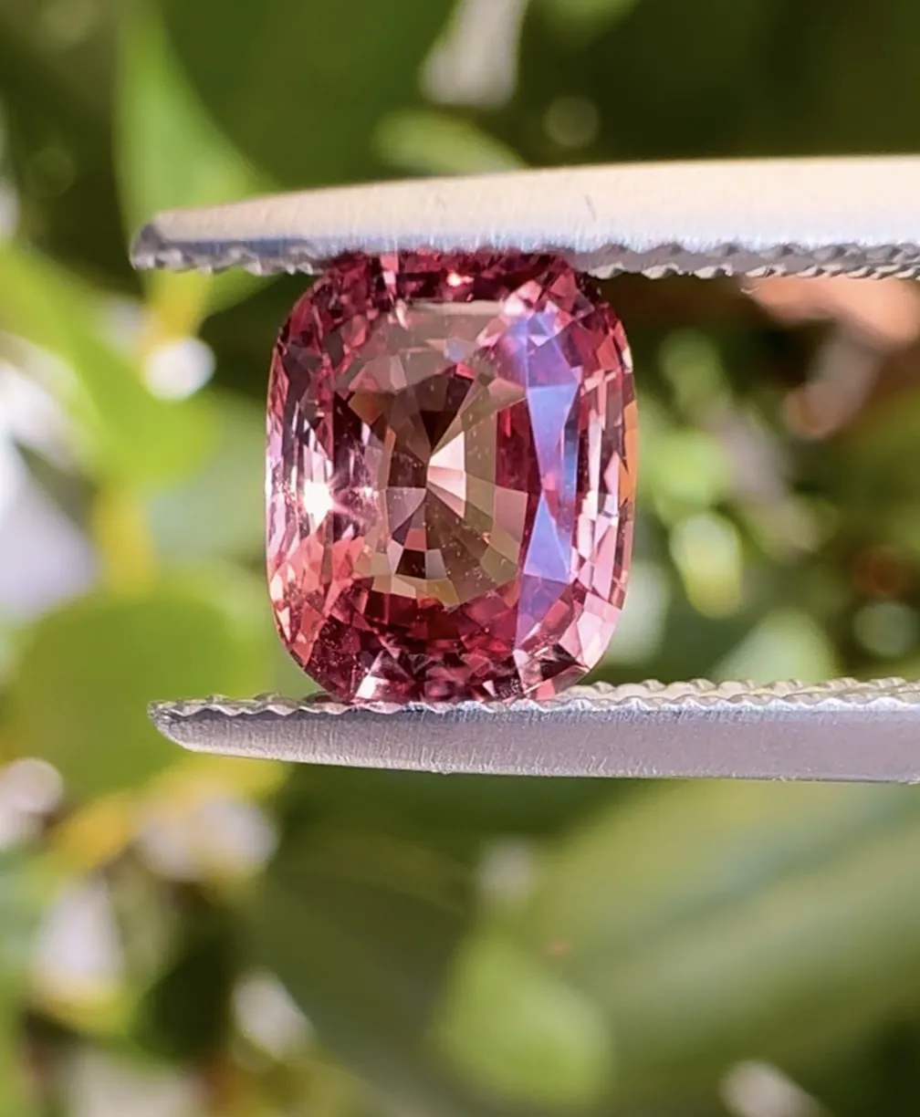 Padparadscha (Saphir) 1,69 ct aus Madagaskar – Gemstone Collections
