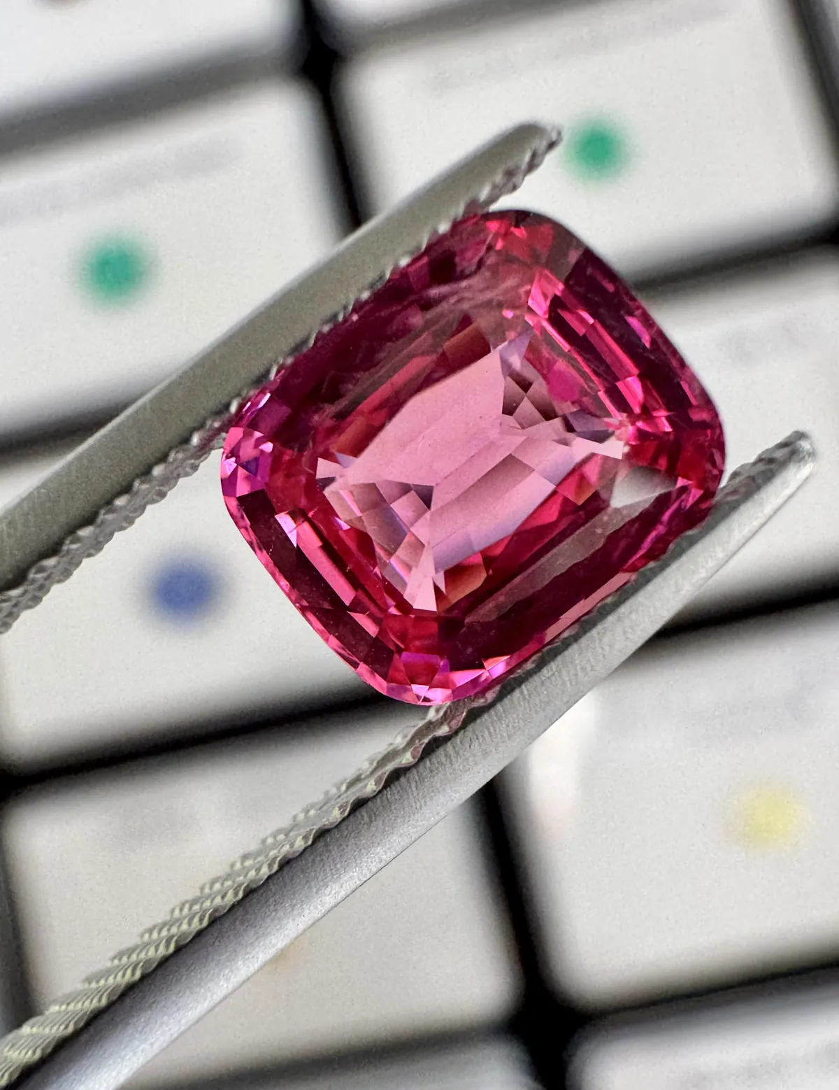 Spinel 2,5 ct aus Tanzania (Mahenge) – Gemstone Collections